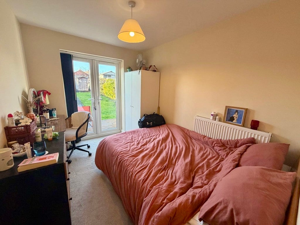 Flat Dovercourt Road in Bristol