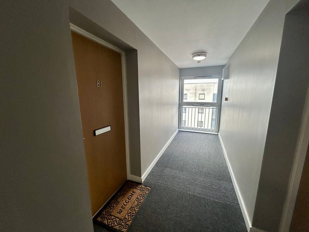 Flat Eccles New Road in Salford