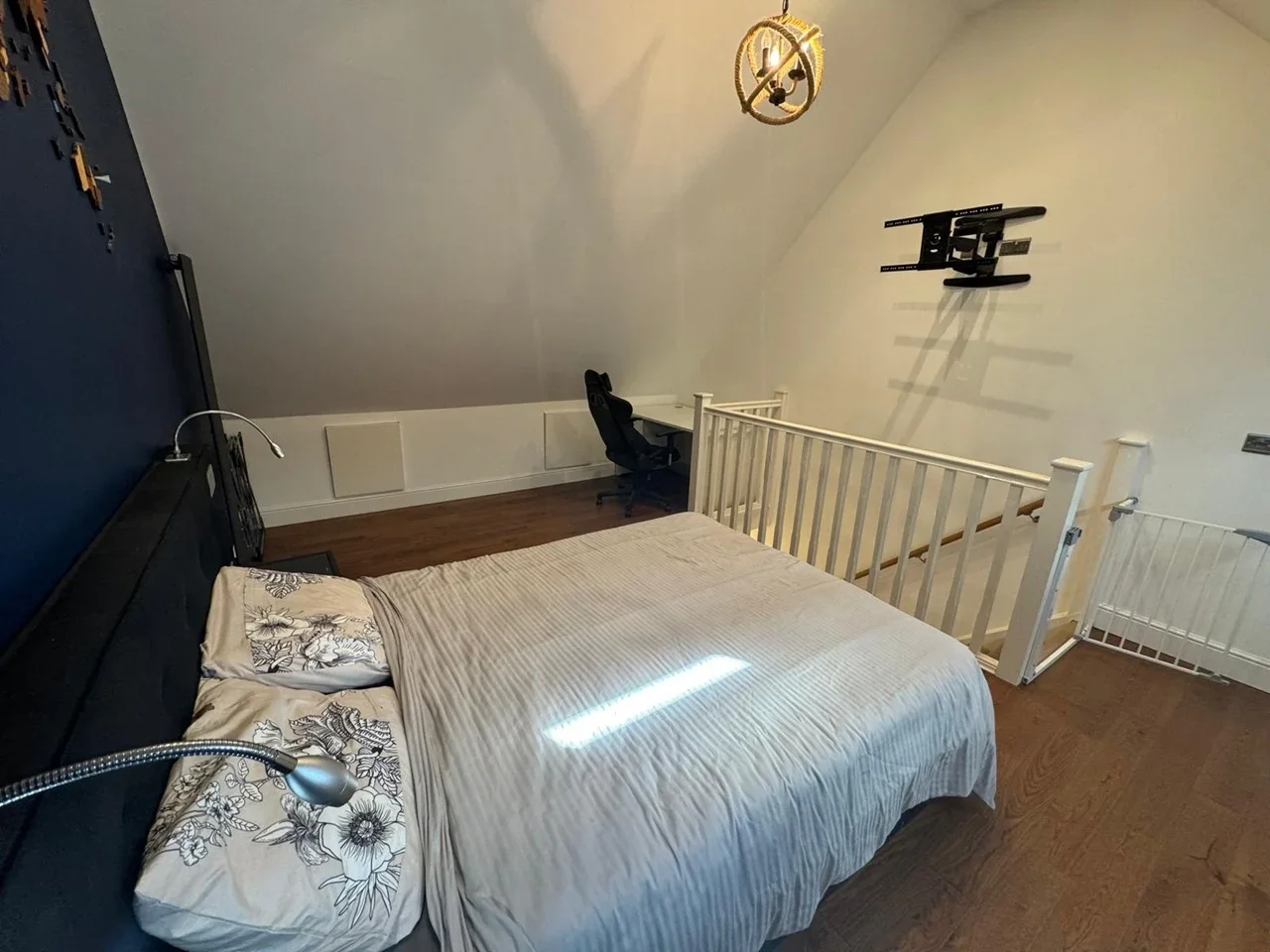 Room Battery Road in Greater London