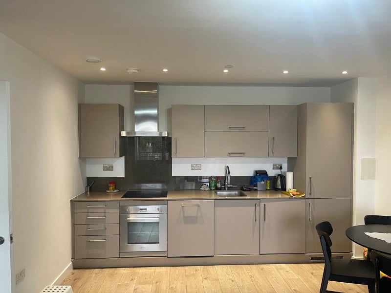 Room Albion Way in Greater London