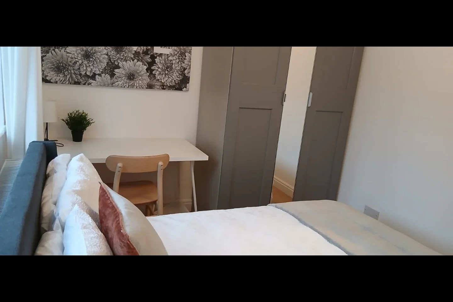Room Middle Park Avenue in Greater London