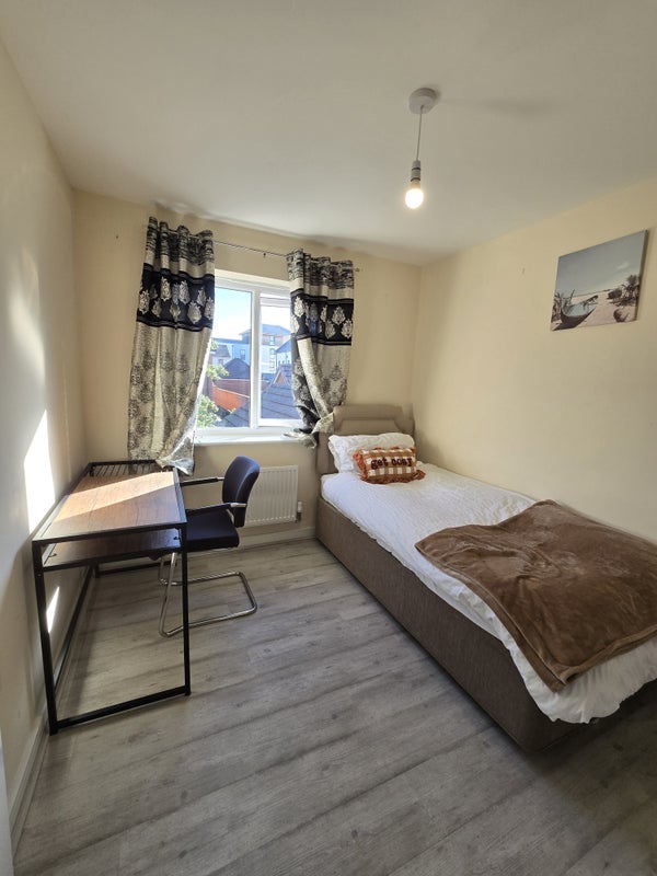 Room Eighteen Acre Drive in Bristol
