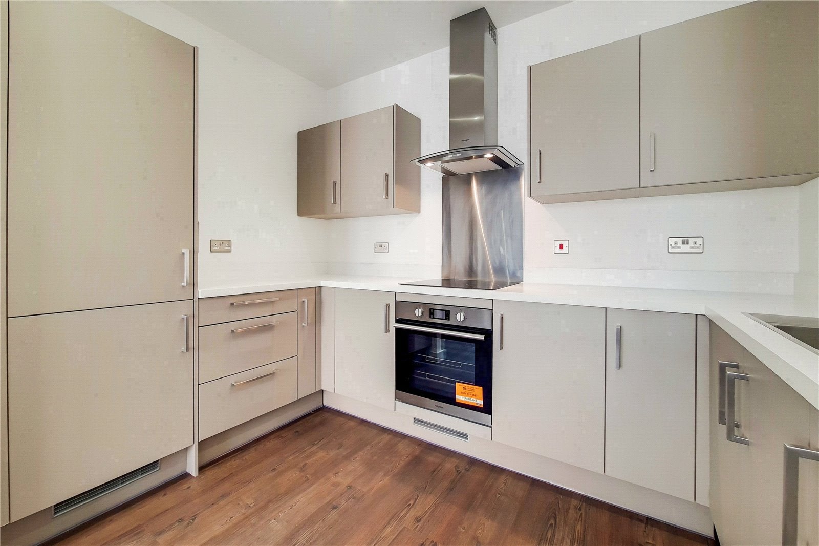 Flat Frobisher Yard in Greater London