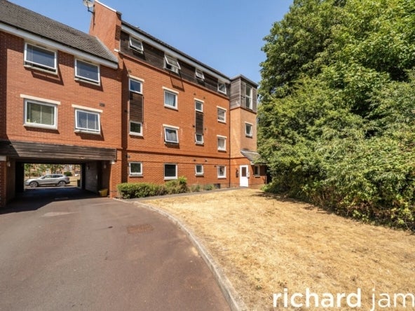 Flat Celsus Grove in Swindon