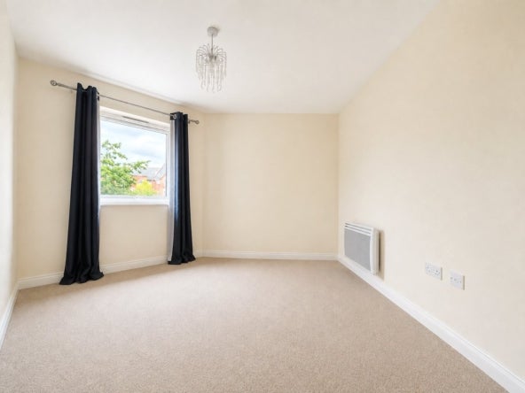 Flat Sandy Lane in Swindon