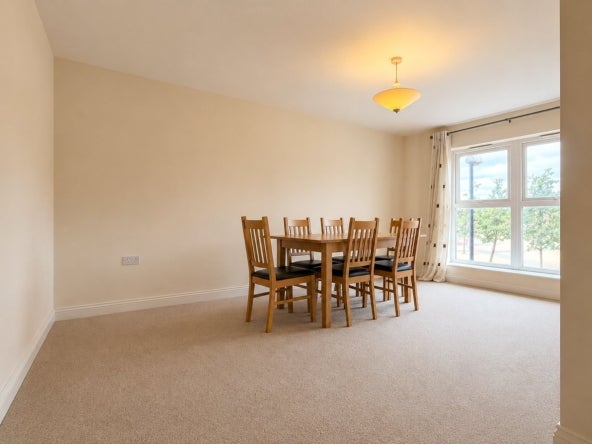 Flat Sandy Lane in Swindon