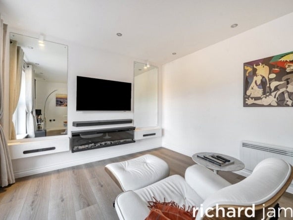 Flat Celsus Grove in Swindon
