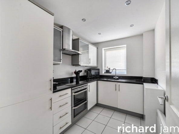 Flat Celsus Grove in Swindon