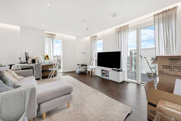 Flat Malthouse Road in Greater London