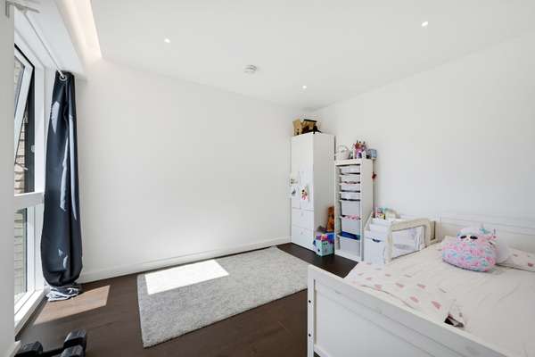 Flat Malthouse Road in Greater London
