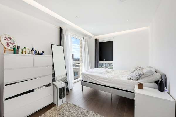 Flat Malthouse Road in Greater London