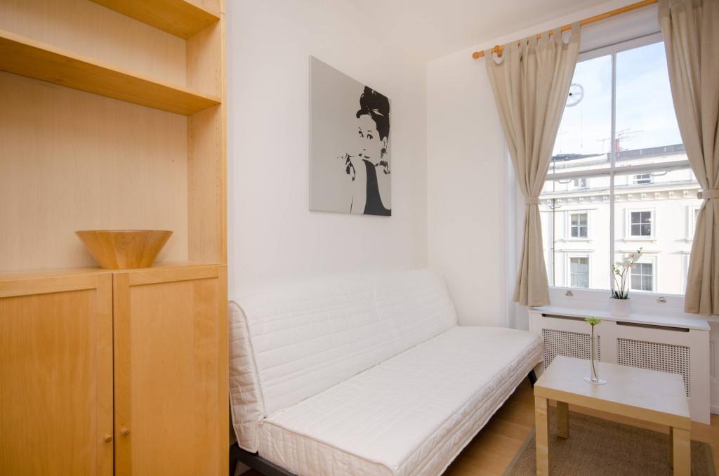 Flat Belgrave Road in City of Westminster