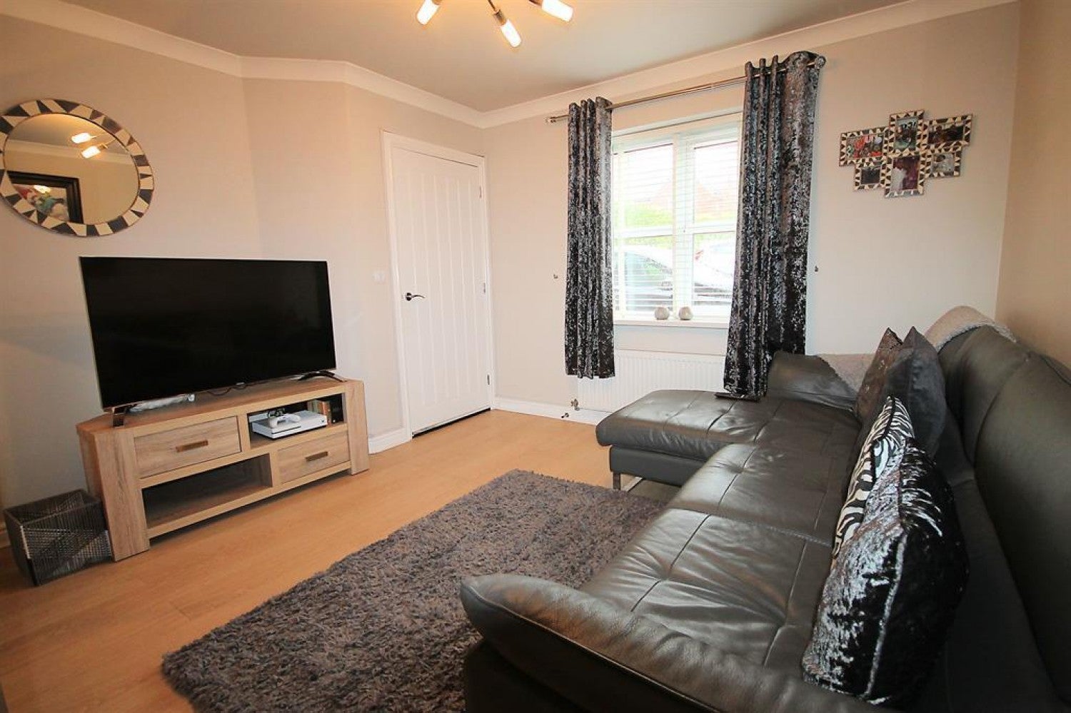 House Lowes Drive in Tamworth