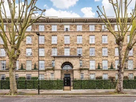 Flat Bromyard Avenue in Greater London