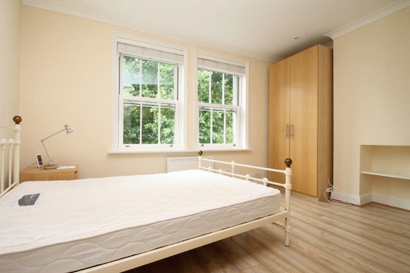 Flat Webber Street in Greater London