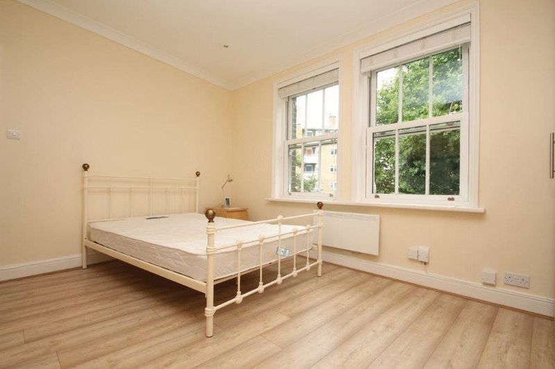 Flat Webber Street in Greater London