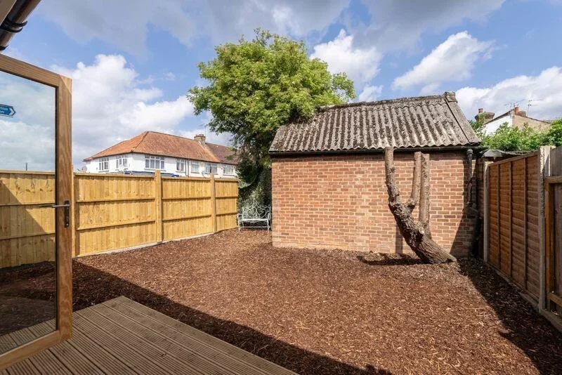 Room Eton Avenue in Greater London