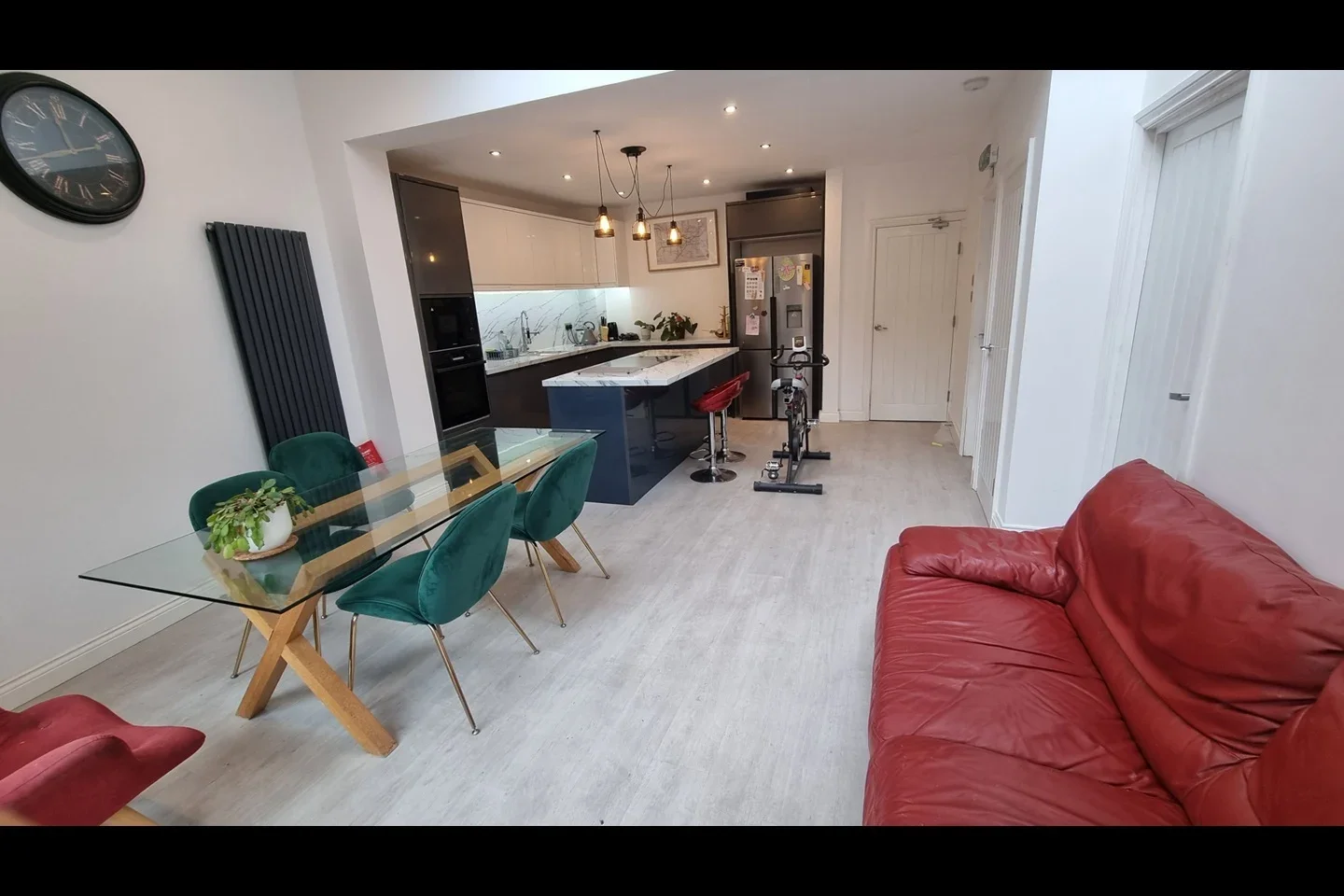 Room Eton Avenue in Greater London