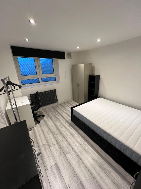 Room Hunton Street in Greater London