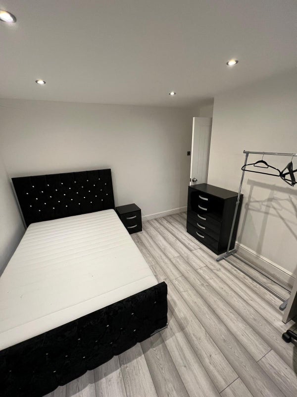 Room Hunton Street in Greater London