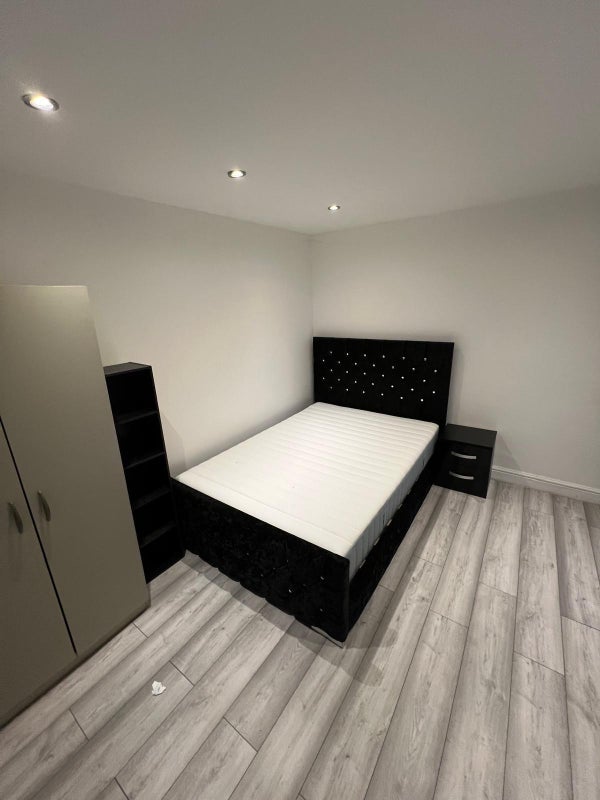 Room Hunton Street in Greater London