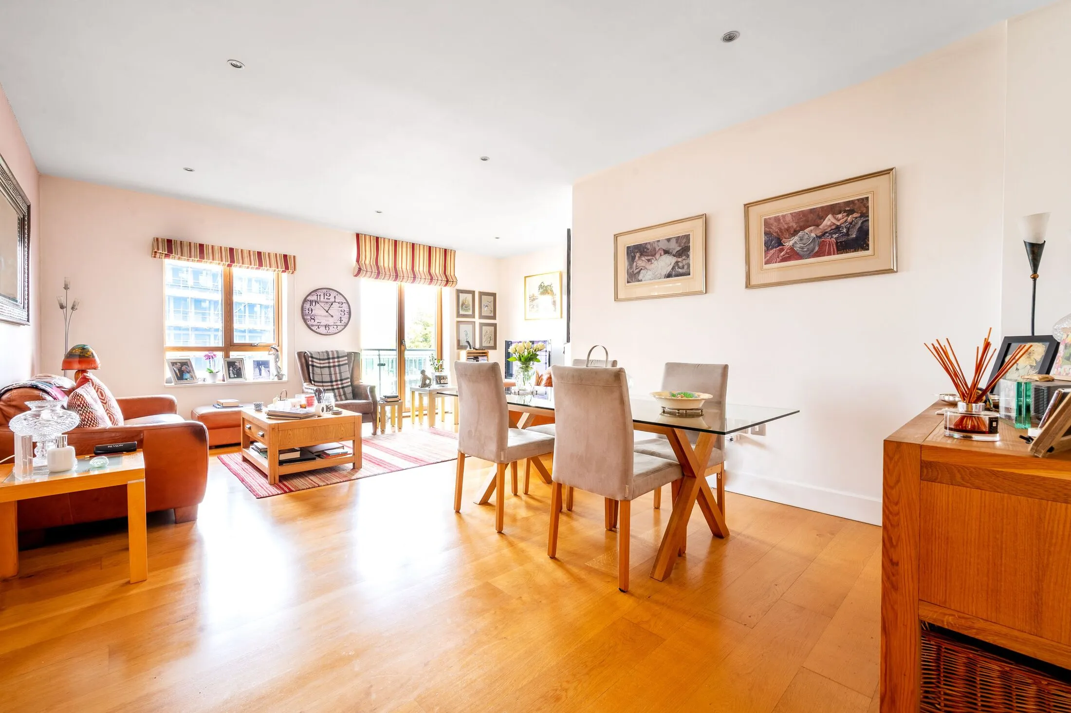 Flat Sydenham Road in Guildford