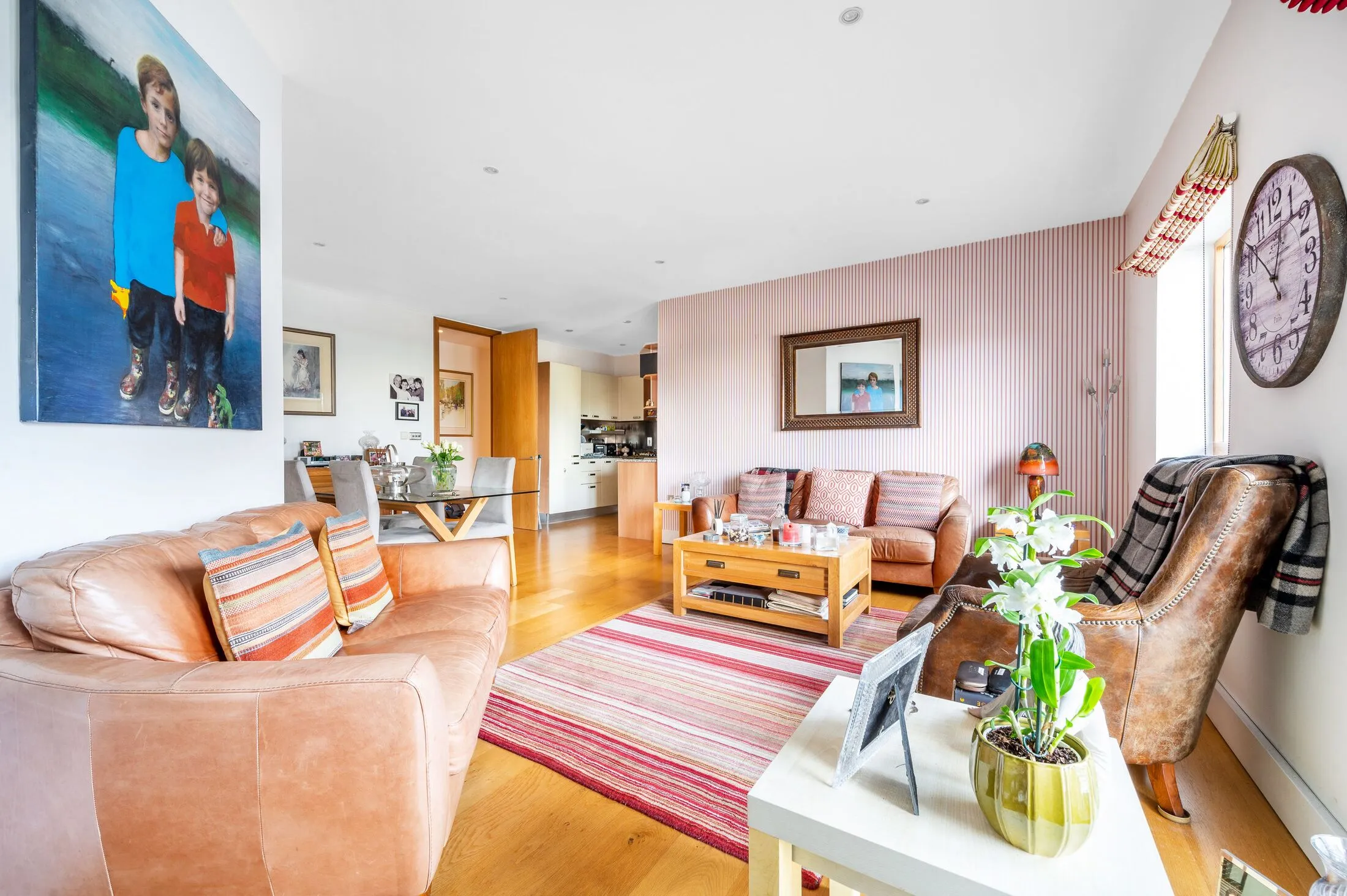Flat Sydenham Road in Guildford