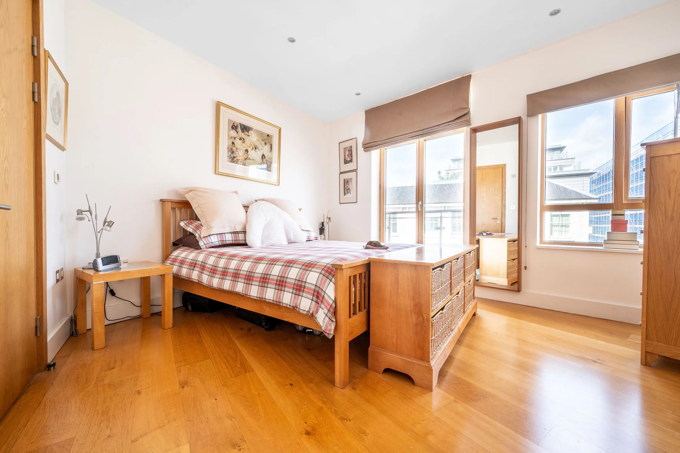 Flat Sydenham Road in Guildford