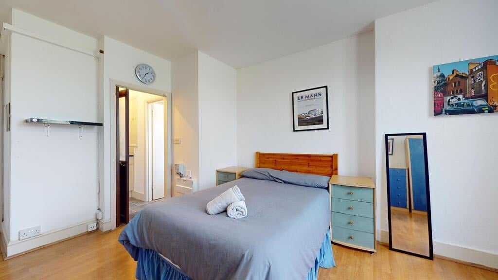 Flat James Avenue in Greater London