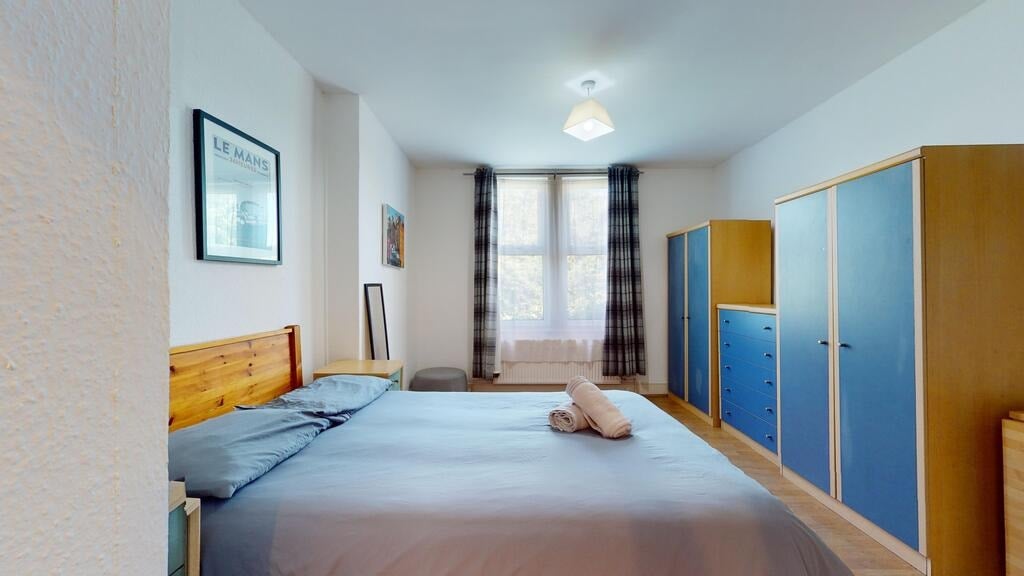 Flat James Avenue in Greater London