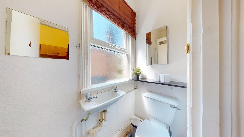Flat James Avenue in Greater London