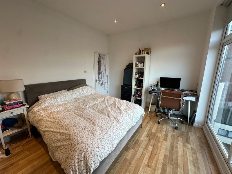 Room Cambridge Heath Road in Greater London