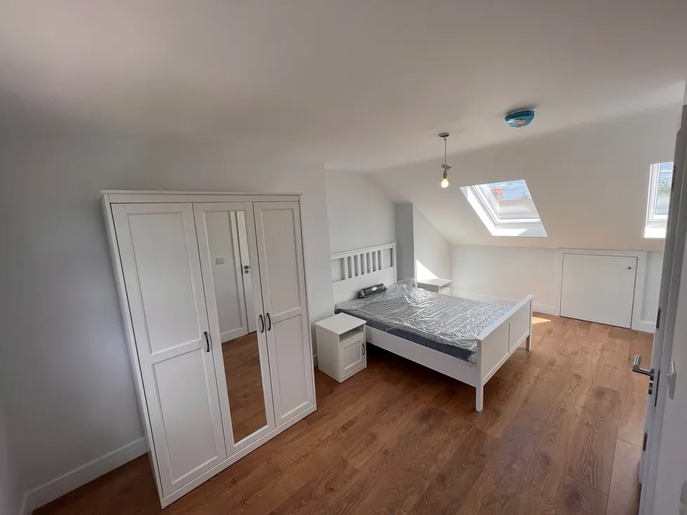 Flat Hartham Road in London