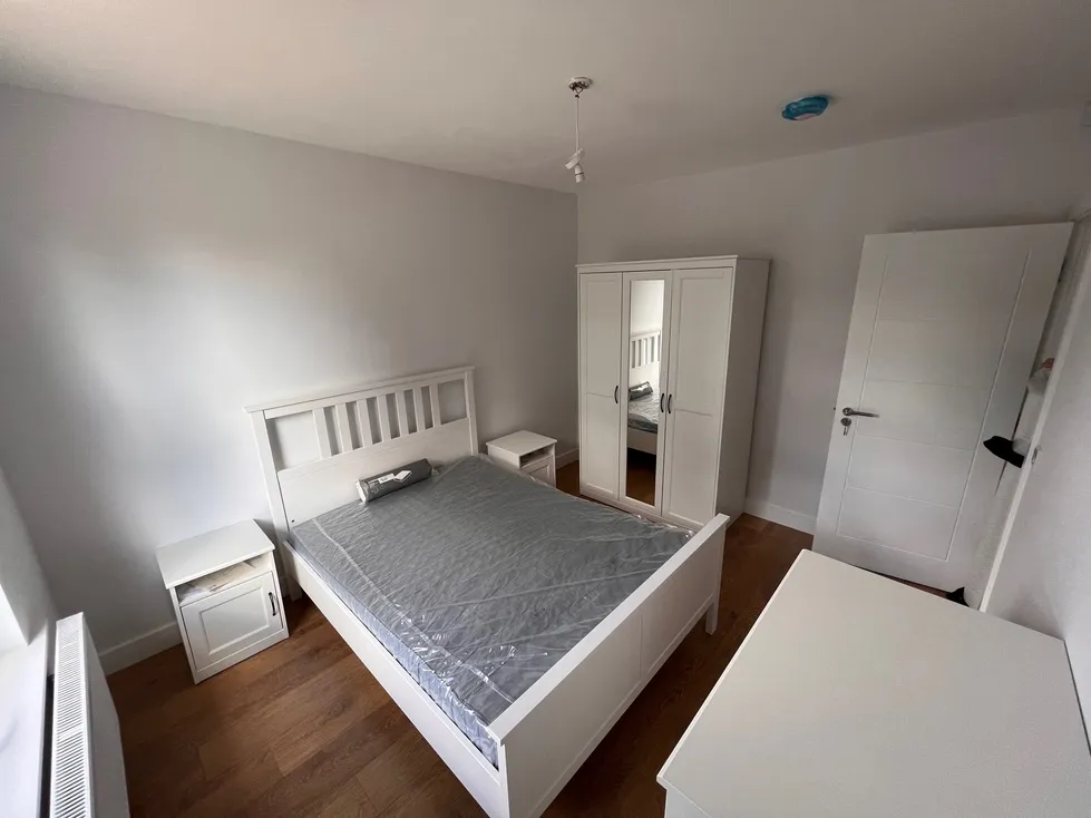 Flat Hartham Road in London