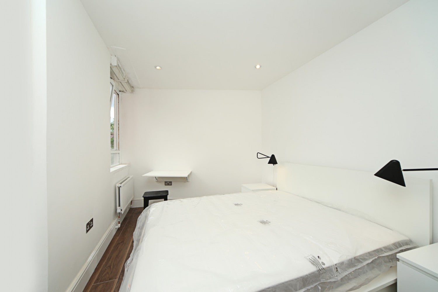Flat Leigh Street in Greater London