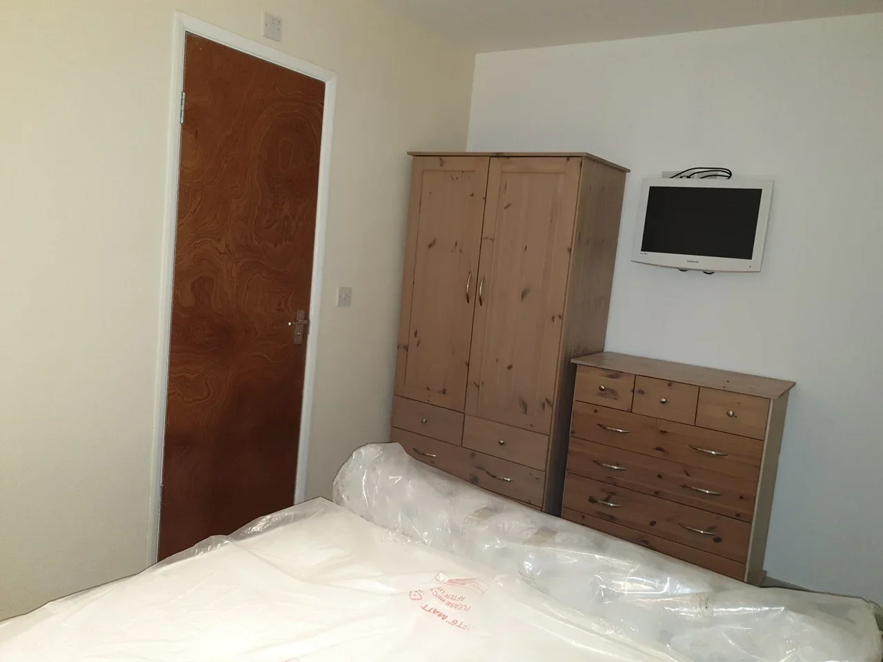 Room Cranbrook Road in Greater London