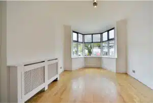 Flat Heathfield Gardens in Greater London