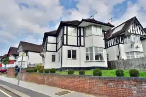 Flat Heathfield Gardens in Greater London