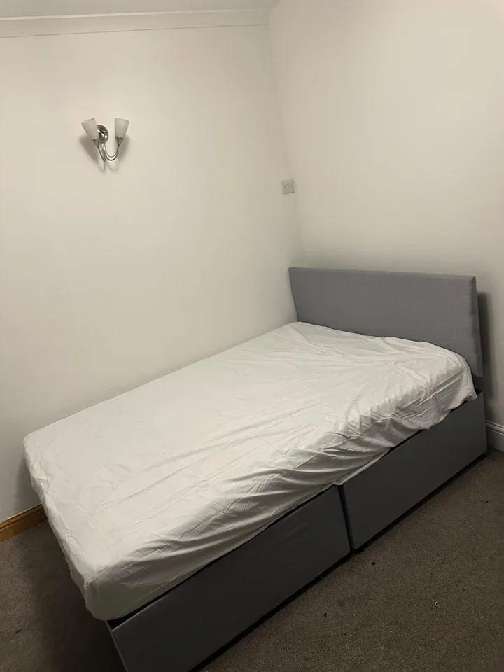 Room Livingstone Road in Gillingham