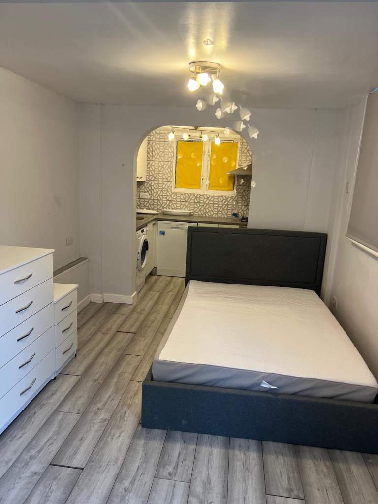 Flat South Park Drive in Greater London