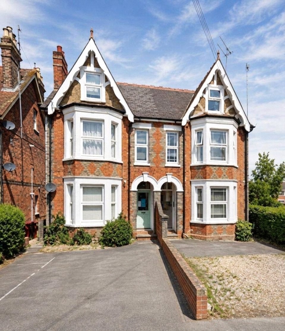 Flat Tilehurst Road in Reading
