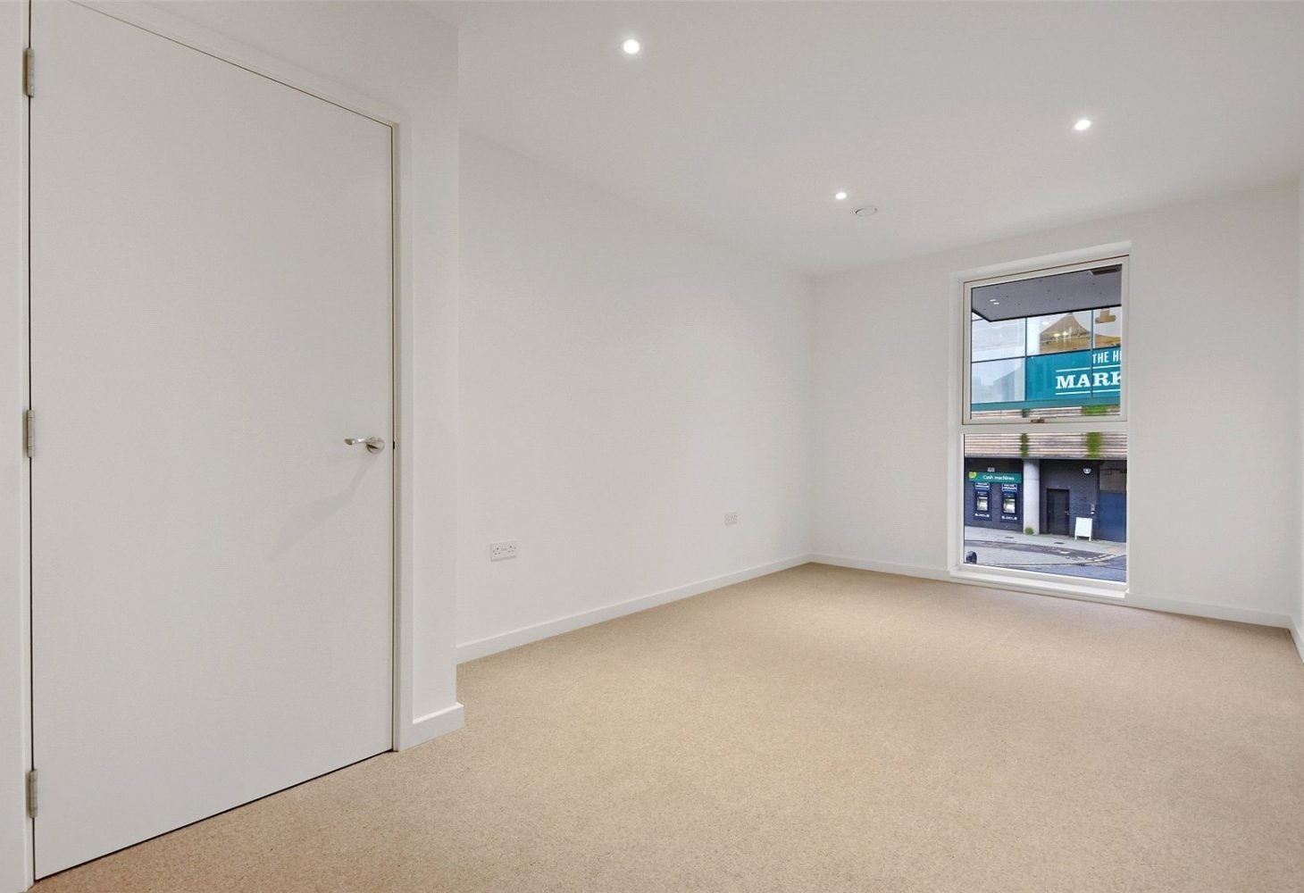 Flat Pinner Road in Greater London