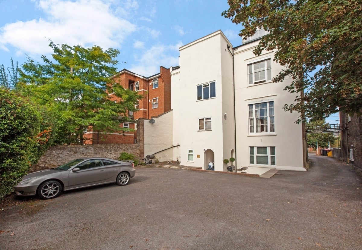 Flat Osborne Road in Windsor