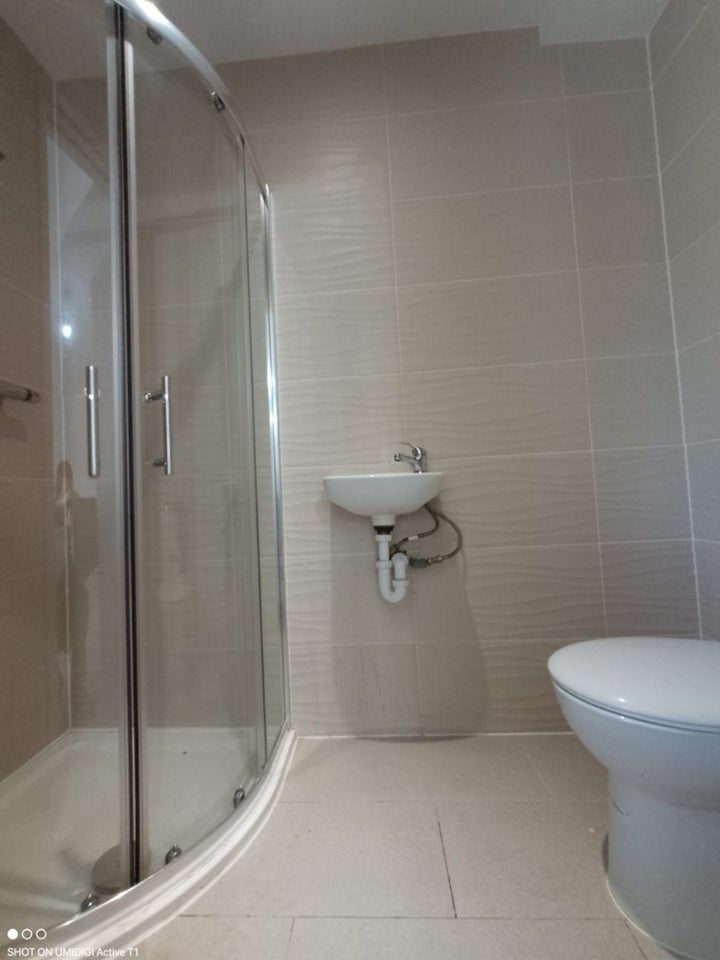 Room Firhill Road in Greater London