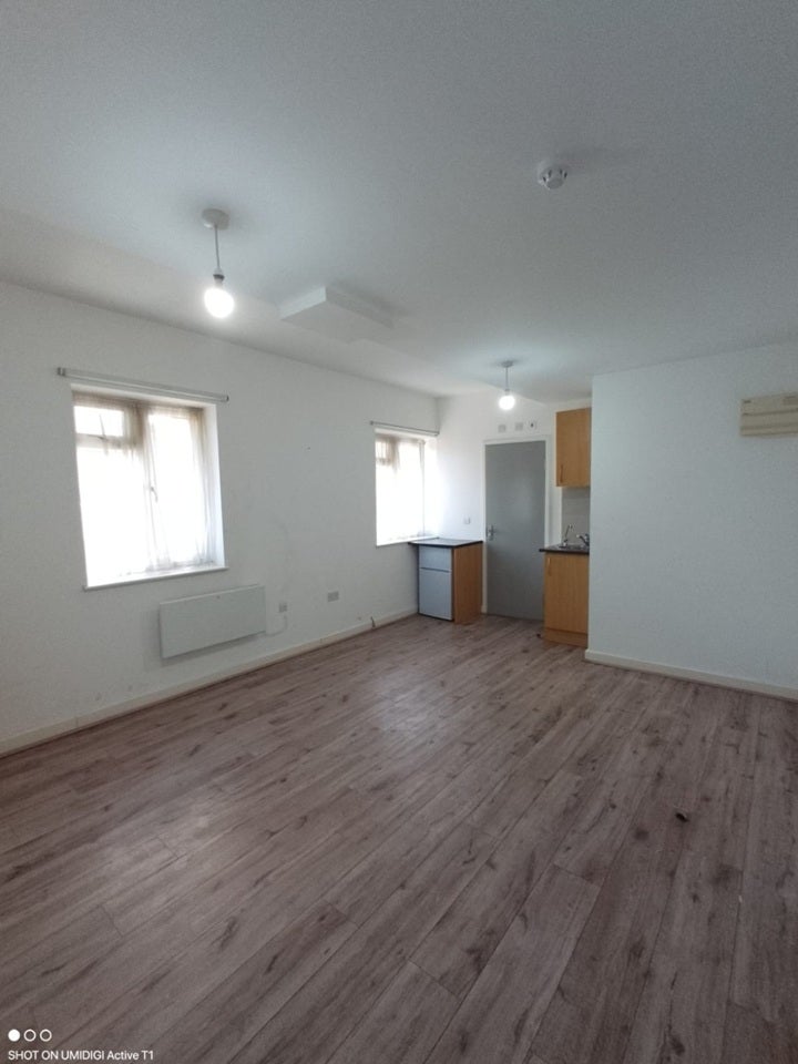 Room Firhill Road in Greater London