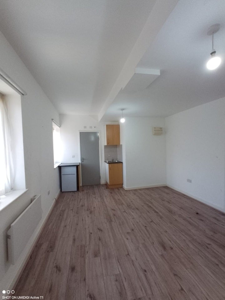 Room Firhill Road in Greater London