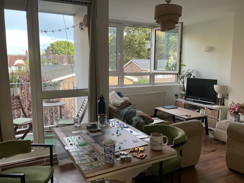 Room Treherne Court in Greater London