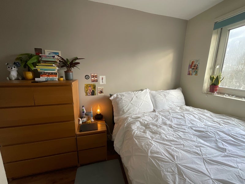 Room Treherne Court in Greater London