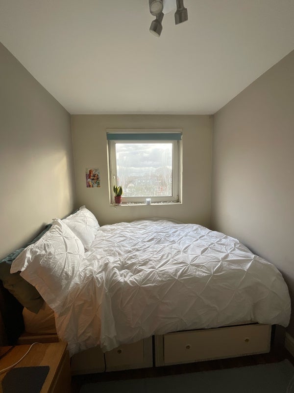 Room Treherne Court in Greater London