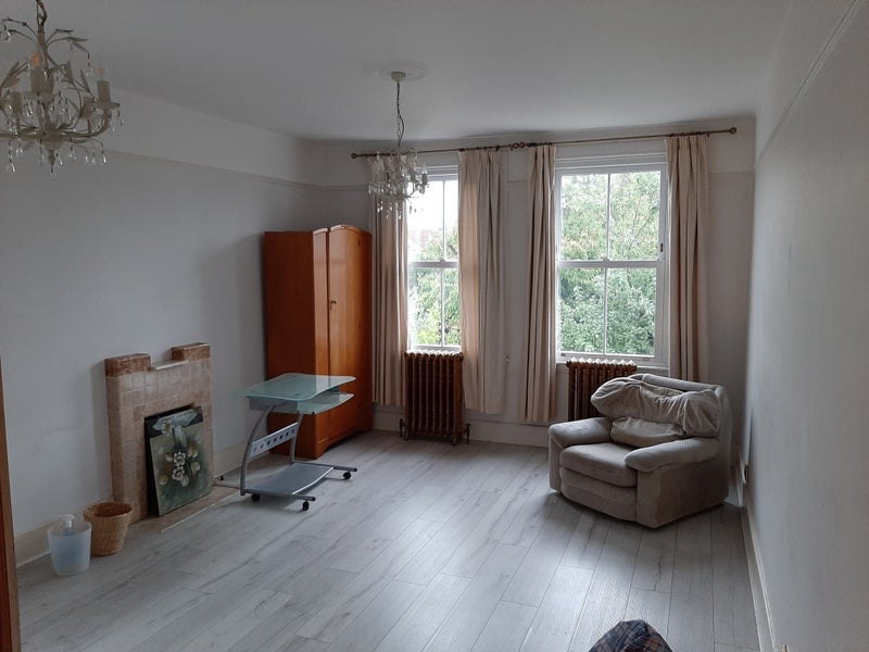Room Hardwicke Road in Greater London